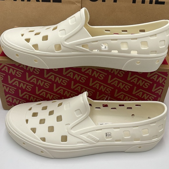 Vans Men’s Slip-On Trk Marshmallow
VN0A5HF8FS8
Sneakers - Picture 2 of 16